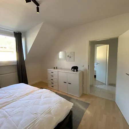 Apartment Ruhiges Dg - 6 P. - Urban - Oepnv